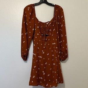 Flattering off shoulder Abercrombie and fitch dress NWT